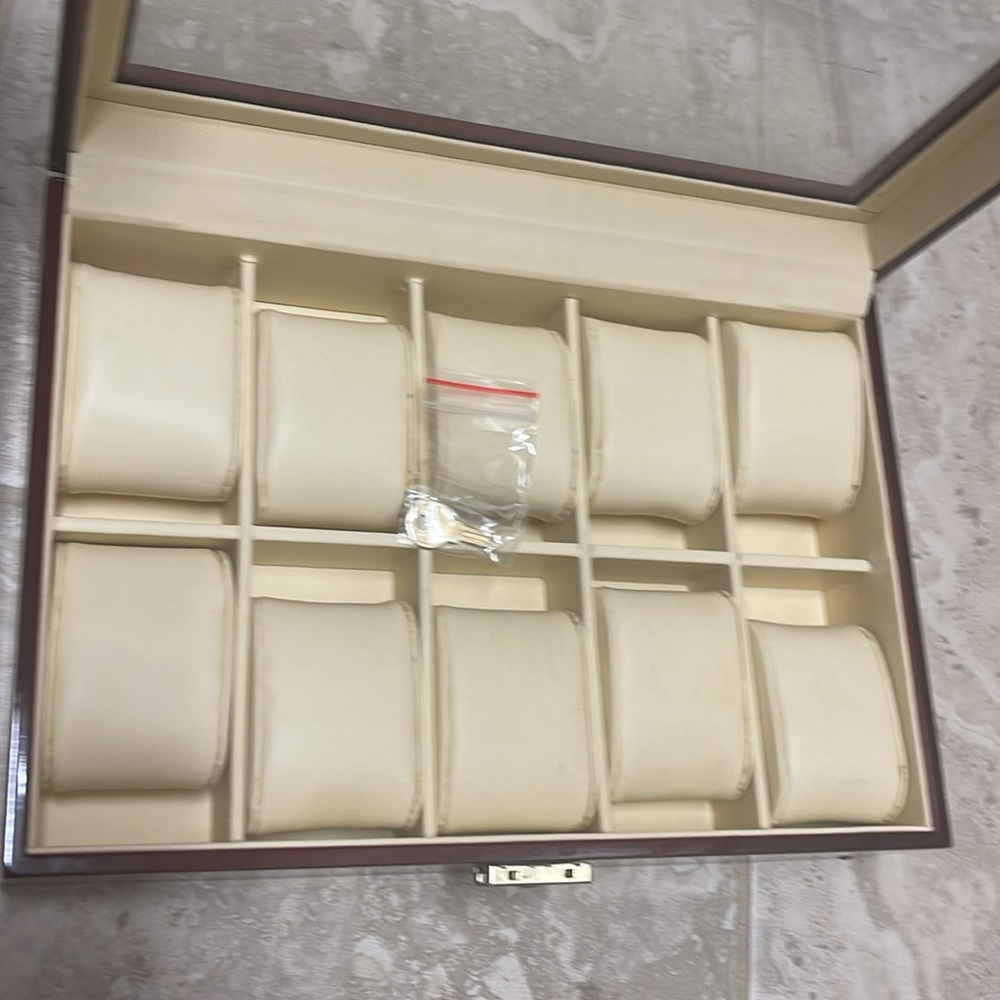 CHERRY WOOD DISPLAY WATCH BOX Jewelry Case WATCHES ⌚️⏱️ with key lock - Picture 8 of 10